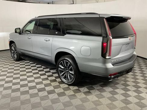 Used 2024 Cadillac Escalade ESV Sport Platinum AWD/4WD image 4