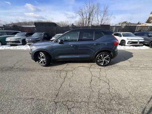 Used 2022 Volvo XC40 T5 R-Design w/ Advanced Package image 5