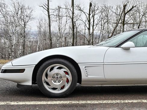 Used 1995 Chevrolet Corvette Coupe RWD image 4