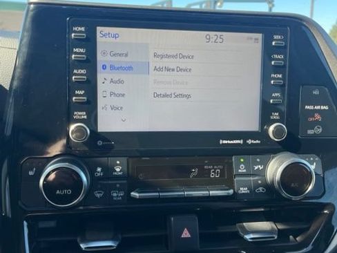 Used 2022 Toyota Highlander XLE AWD/4WD image 40