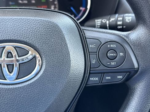 Used 2025 Toyota RAV4 XLE image 21