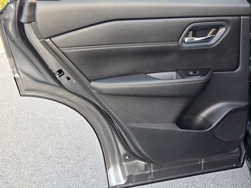 Used 2024 Nissan Rogue SL FWD image 33