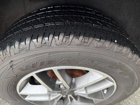 Used 2020 Jeep Grand Cherokee Limited w/ Luxury Group II image 21