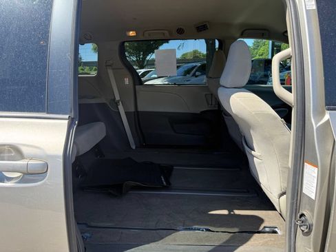Used 2017 Toyota Sienna LE w/ Protection Package AWD/4WD image 26