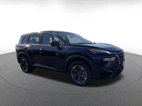 Used 2025 Nissan Rogue SV FWD image 2
