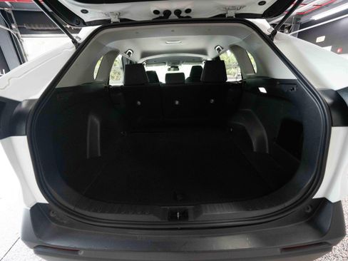 Used 2025 Toyota RAV4 LE AWD/4WD image 28