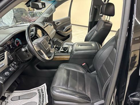Used 2020 GMC Yukon XL Denali AWD/4WD image 25