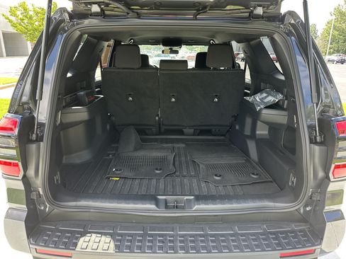 Used 2025 Toyota 4Runner SR5 AWD/4WD image 32