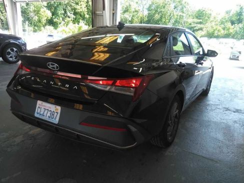 Used 2024 Hyundai Elantra SEL FWD image 3