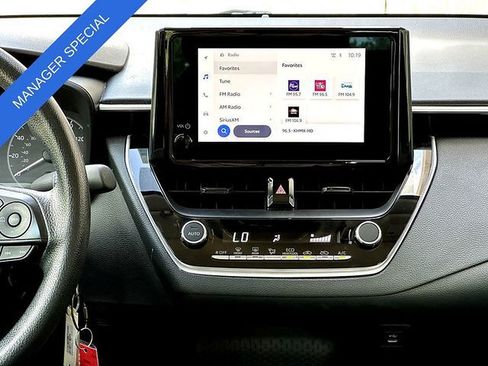 Used 2025 Toyota Corolla LE FWD image 28