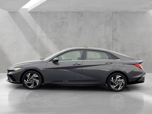 Used 2025 Hyundai Elantra SEL image 7