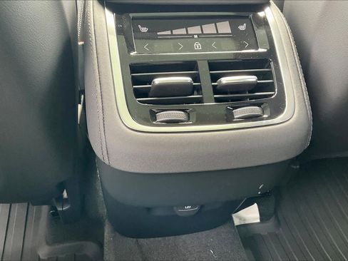 New 2026 Volvo XC90 B6 Ultra w/ Protection Package image 16