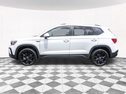 Used 2023 Volkswagen Taos SE w/ Black Wheel Package FWD image 15