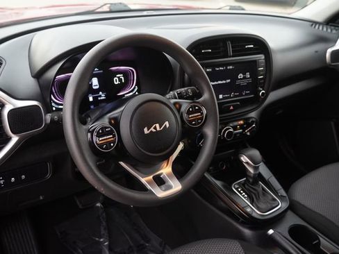 Used 2024 Kia Soul LX w/ Option Group 015 FWD image 19