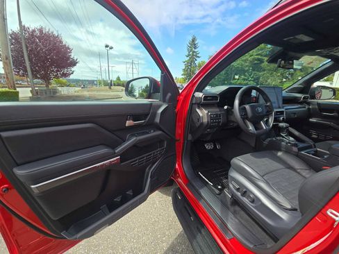 Used 2024 Toyota Tacoma TRD Sport w/ TRD Sport Premium Package AWD/4WD image 20