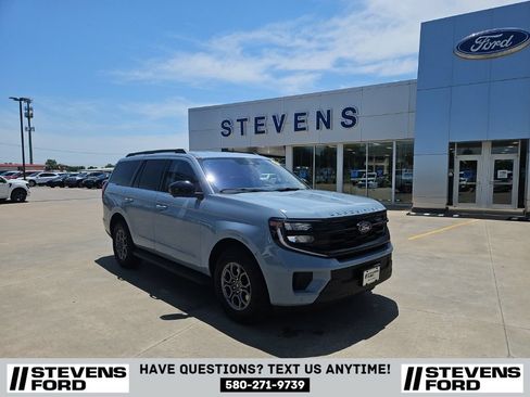 Used 2025 Ford Expedition Active AWD/4WD image 1