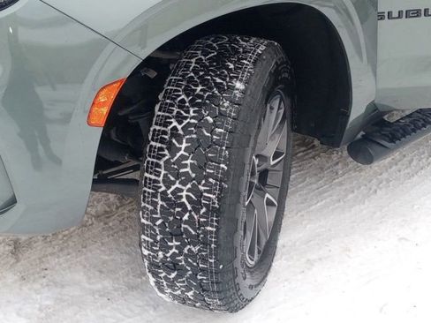 Used 2023 Chevrolet Suburban Z71 w/ Luxury Package image 9