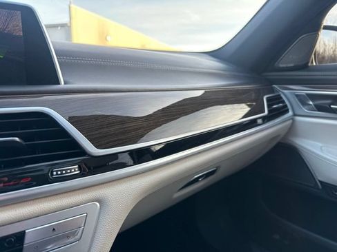 Used 2019 BMW ALPINA B7 xDrive AWD/4WD image 32