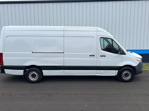 Used 2020 Freightliner Sprinter 2500 image 4