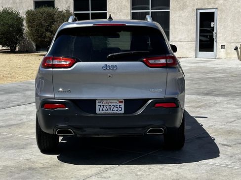 Used 2017 Jeep Cherokee Latitude w/ Safety/Convenience Group AWD/4WD image 7