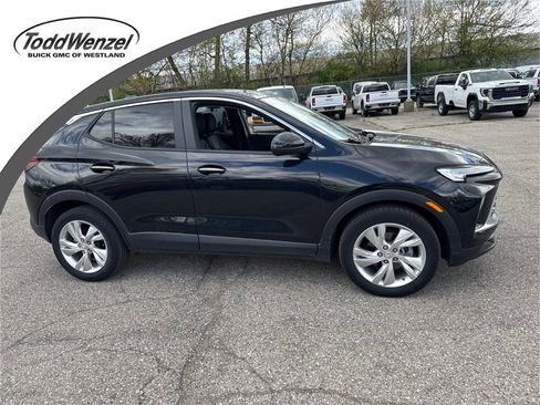 Used 2024 Buick Encore GX Preferred w/ Comfort Package FWD image 1
