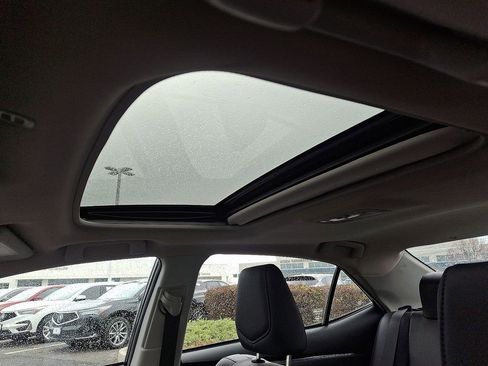 Used 2017 Toyota Corolla SE w/ SE Premium Package image 15