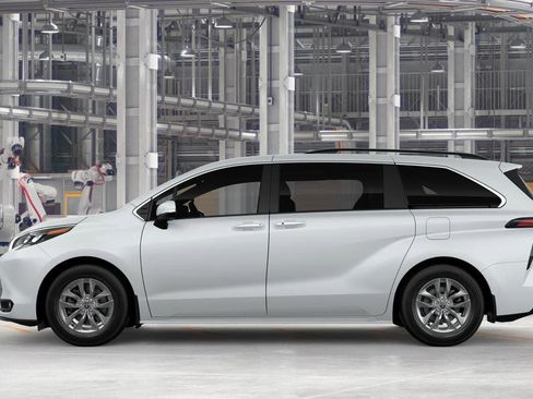 New 2026 Toyota Sienna XLE FWD image 4