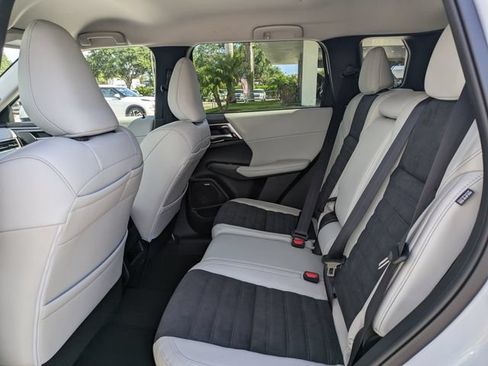 New 2026 Mitsubishi Outlander SE FWD image 14