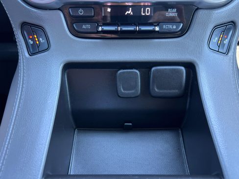 Used 2020 Chevrolet Suburban LT w/ Luxury Package image 15