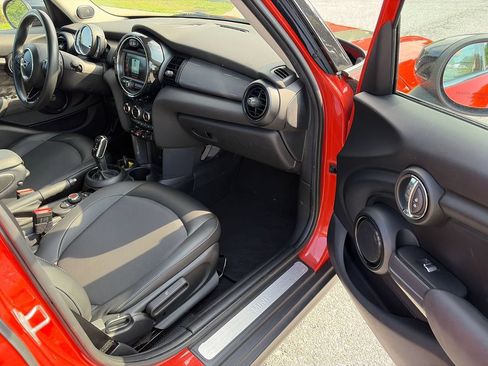 Used 2020 MINI Cooper 4-Door Hardtop w/ Premium Package FWD image 14