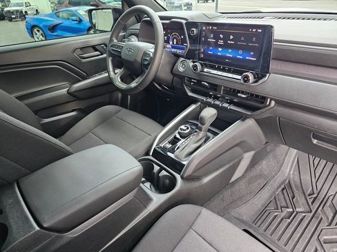 Used 2024 Chevrolet Colorado Trail Boss w/ Technology Package AWD/4WD image 15