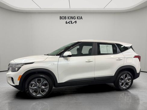 Used 2025 Kia Seltos LX AWD/4WD image 2