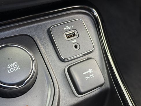 Used 2020 Jeep Compass Latitude AWD/4WD image 34