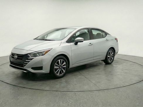 Used 2025 Nissan Versa SV image 3