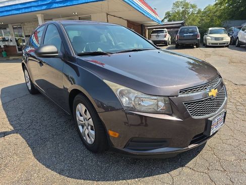 Used 2014 Chevrolet Cruze LS FWD image 5