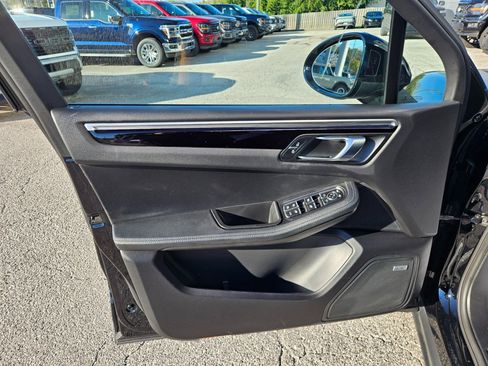 Used 2019 Porsche Macan image 20