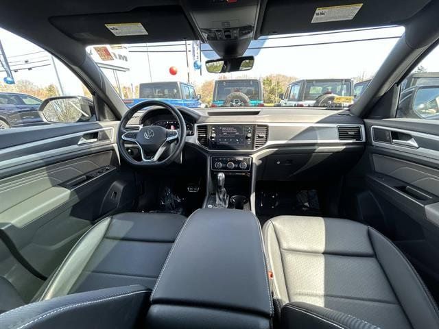 Used 2022 Volkswagen Atlas Cross Sport SEL R-Line AWD/4WD image 18