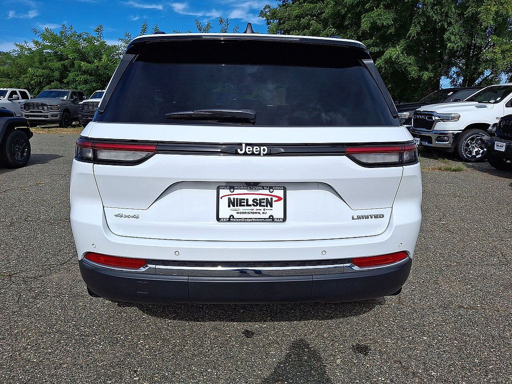 Used 2025 Jeep Grand Cherokee Limited w/ Trailer Tow Package AWD/4WD image 29