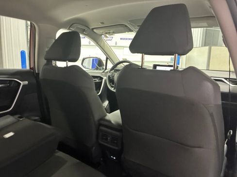 Used 2025 Toyota RAV4 XLE AWD/4WD image 37