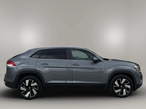 Used 2025 Volkswagen Atlas Cross Sport SE AWD/4WD image 8