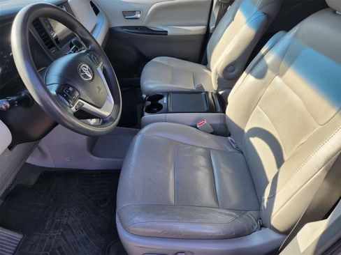 Used 2015 Toyota Sienna LE image 13