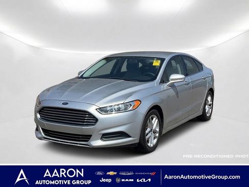 Used 2016 Ford Fusion SE FWD image 1