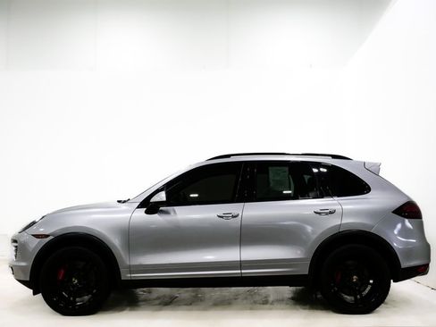 Used 2014 Porsche Cayenne Turbo image 6