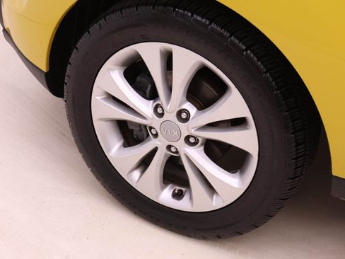 Used 2015 Kia Soul + image 16