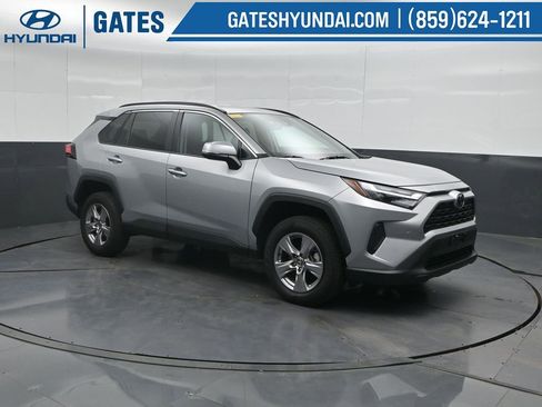 Used 2025 Toyota RAV4 XLE AWD/4WD image 4