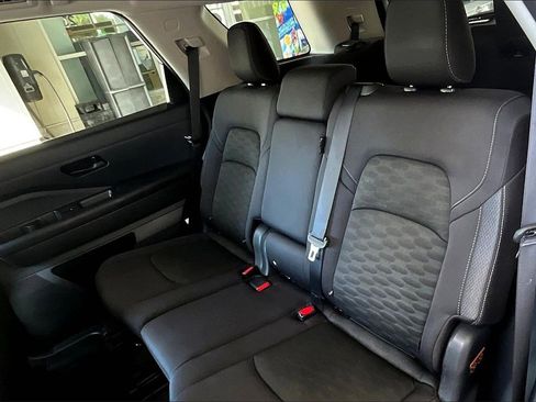 Used 2024 Nissan Pathfinder SV image 15