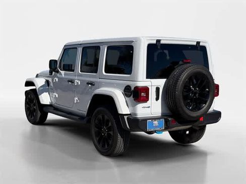 Used 2022 Jeep Wrangler Unlimited Sahara image 9