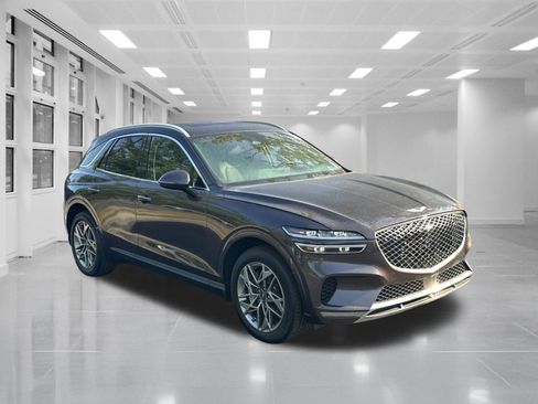 Used 2023 Genesis GV70 2.5T w/ Select Package AWD/4WD image 3