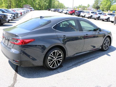 Used 2025 Toyota Camry XLE FWD image 8