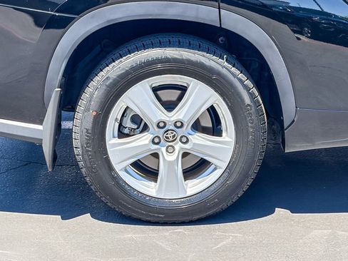 Used 2024 Toyota Highlander LE FWD image 10